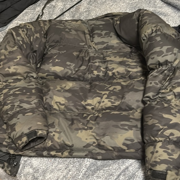 Qilo multi cam Blk puffer jacket size Mes - Picture 6 of 6